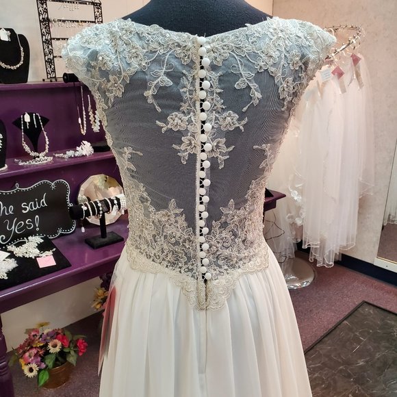 Maggie And Shirley 179 Size 8 Ivory/Silver Bridal Gown/Wedding Dress - Picture 3 of 3